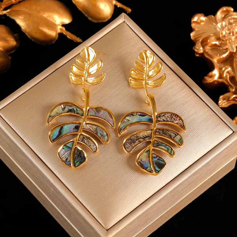 Серьги-подвески с металлическим листом и кисточками, покрытие 18K PVD
